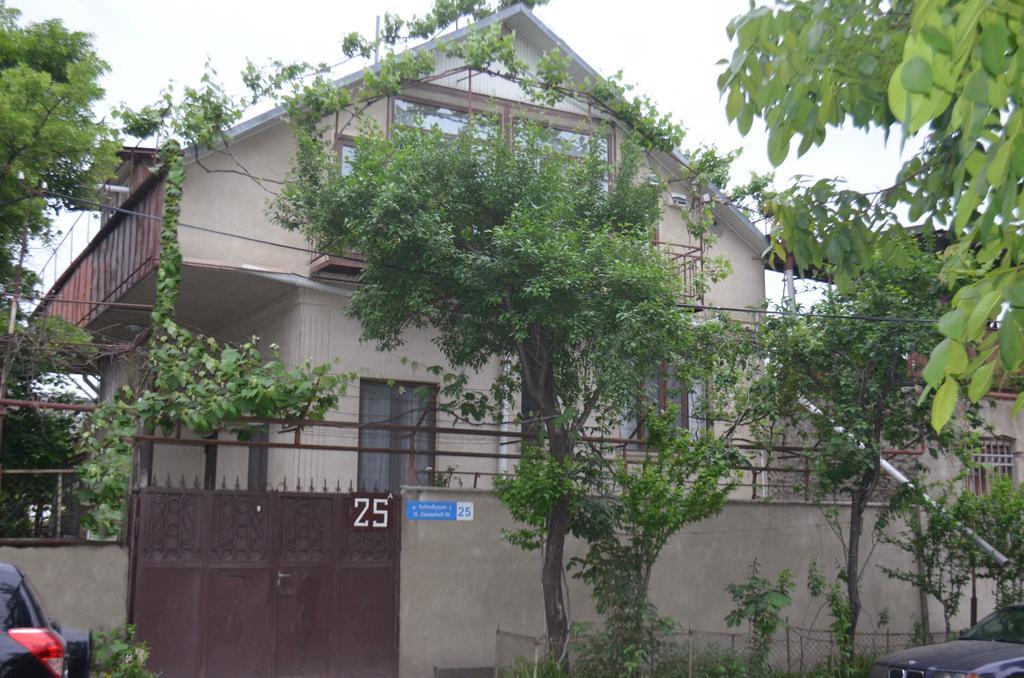 Alex'S Cosy Guesthouse Τυφλίδα Εξωτερικό φωτογραφία
